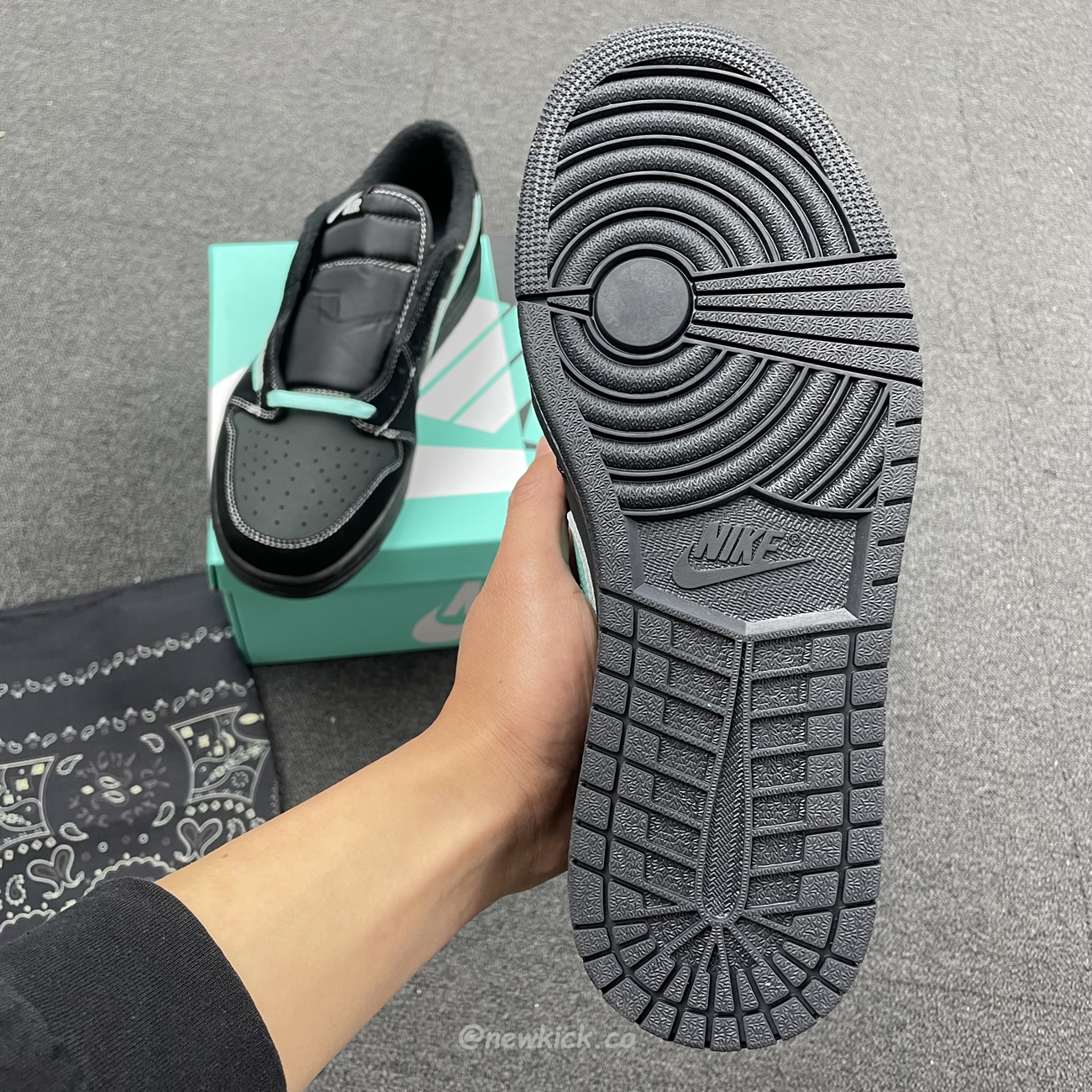 Air Jordan 1 Low Dazzles With Tiffany Cus Travis Dm7866 311 (2) - newkick.app